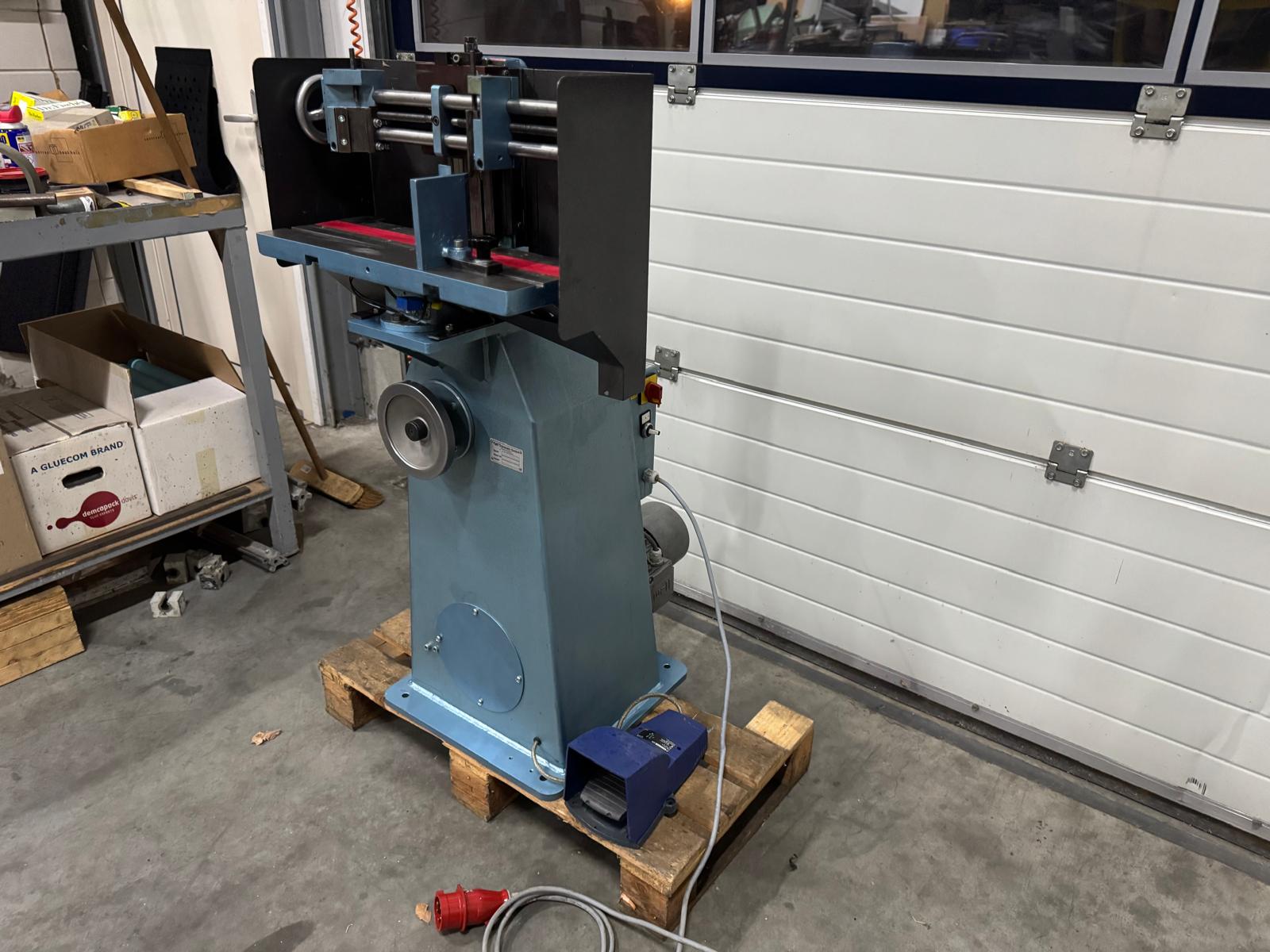 Karl Tranklein EK D-100, rondhoek machine